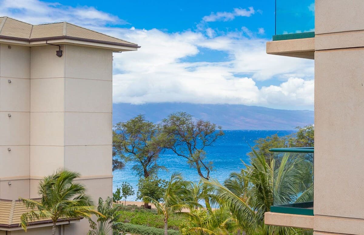 Condo in Lahaina · ★4.88 · 1 bedroom · 2 beds · 1 bath - Photo 2