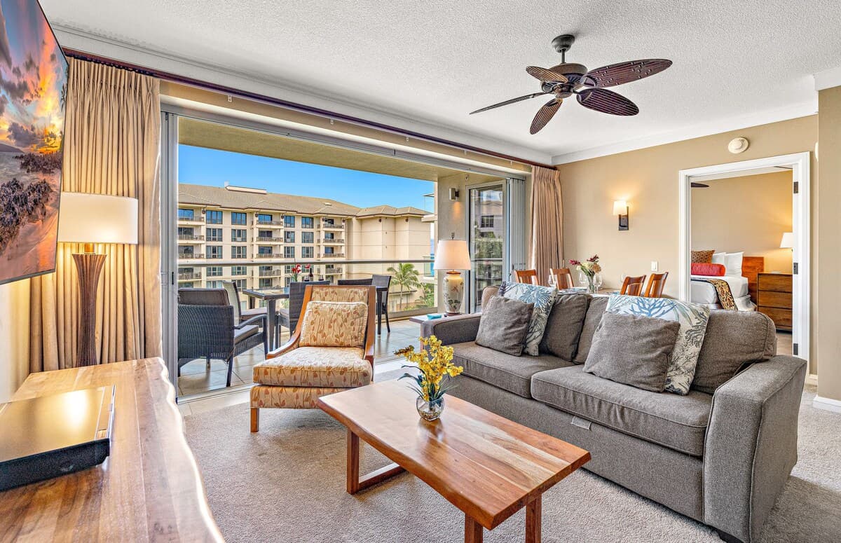 Condo in Lahaina · ★4.88 · 1 bedroom · 2 beds · 1 bath - Photo 4