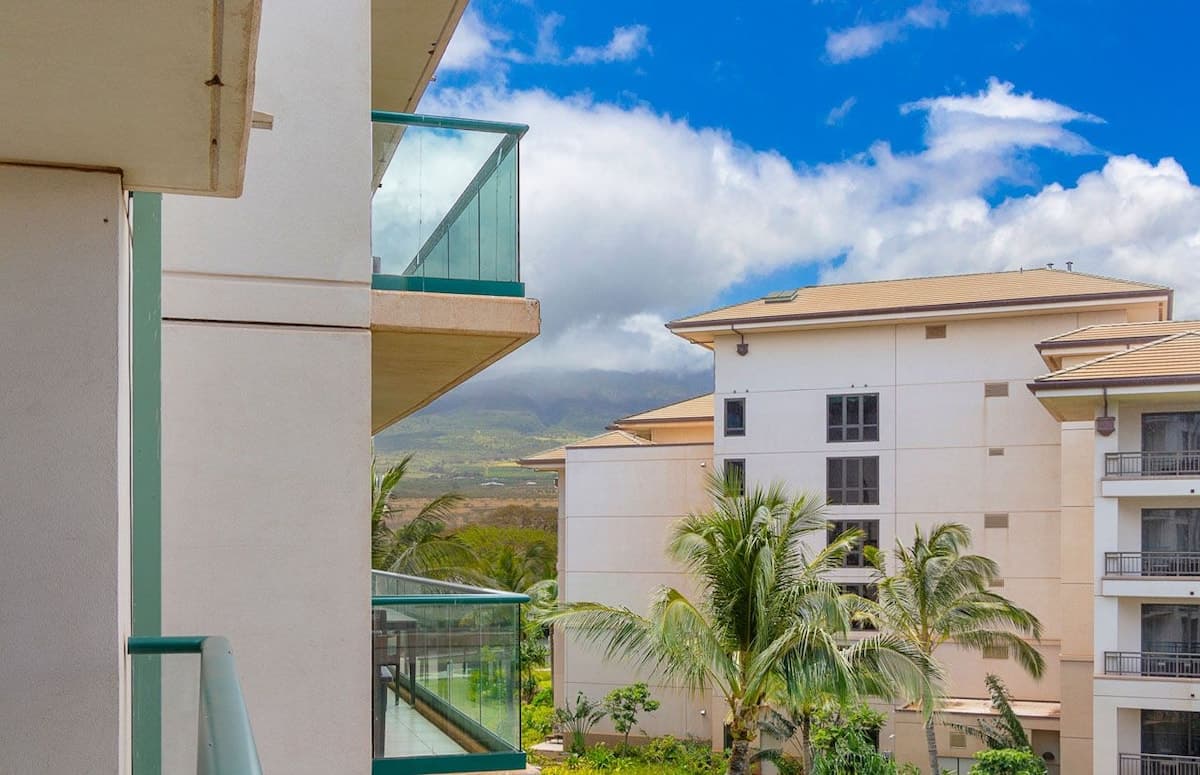 Condo in Lahaina · ★4.88 · 1 bedroom · 2 beds · 1 bath - Photo 5