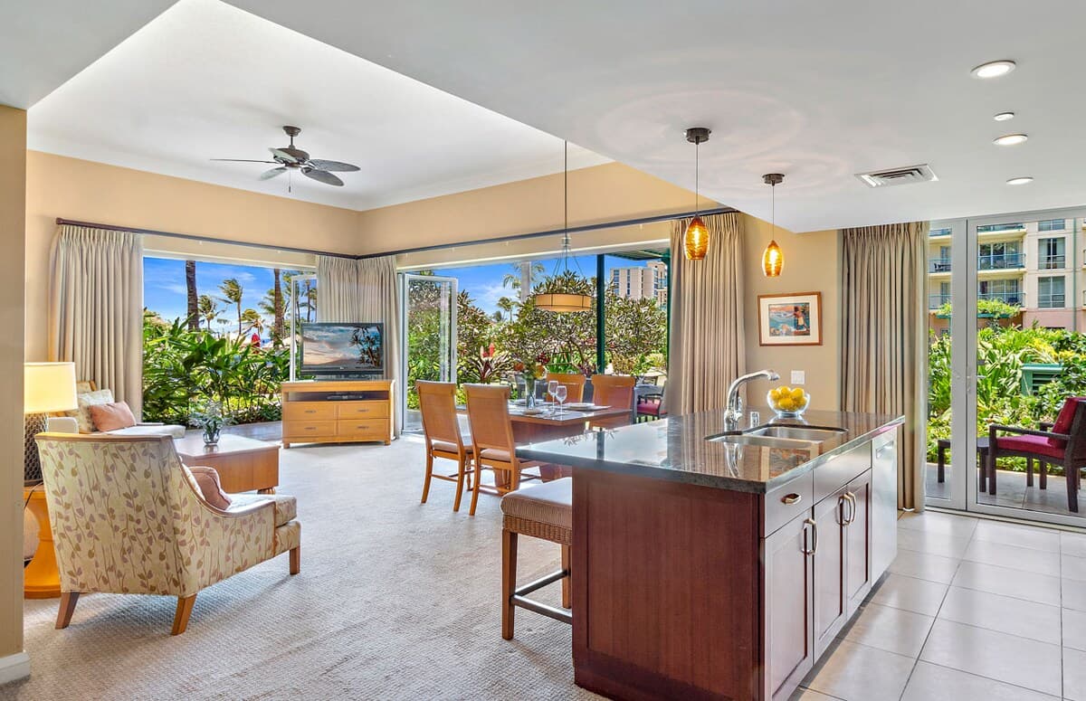 Condo in Lahaina · ★5.0 · 2 bedrooms · 3 beds · 2 baths - Photo 2