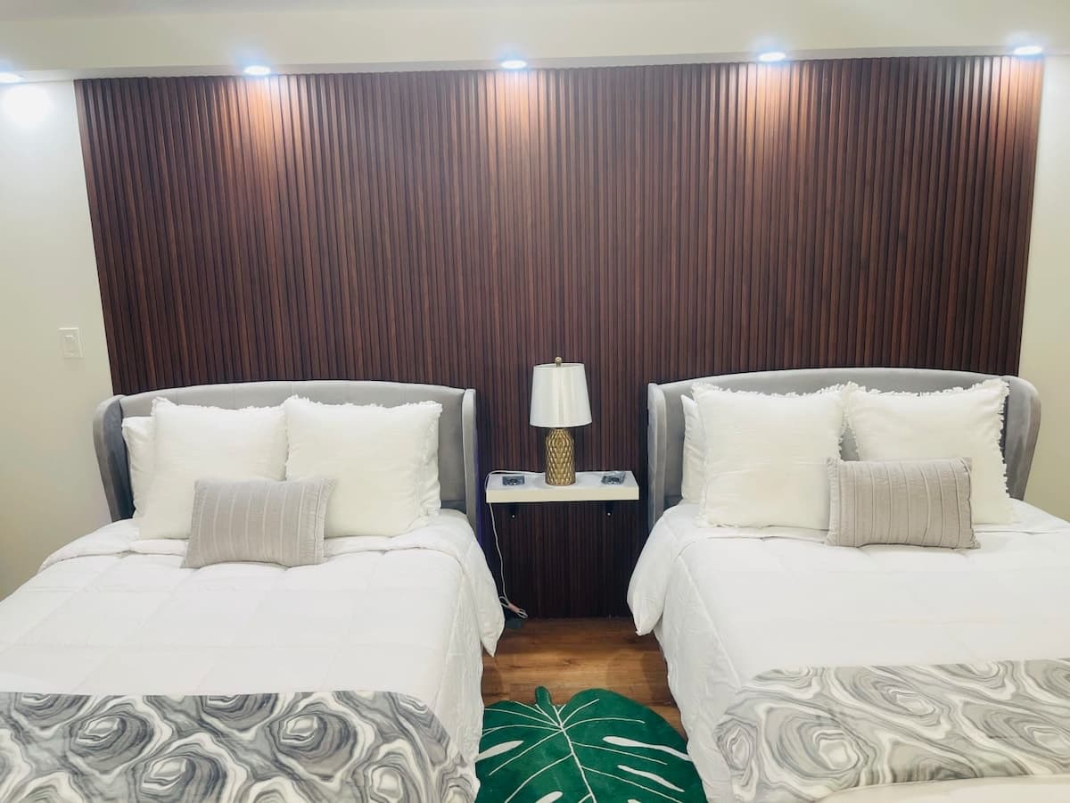 Condo in Honolulu · ★4.86 · Studio · 2 beds · 1 private bath - Photo 3