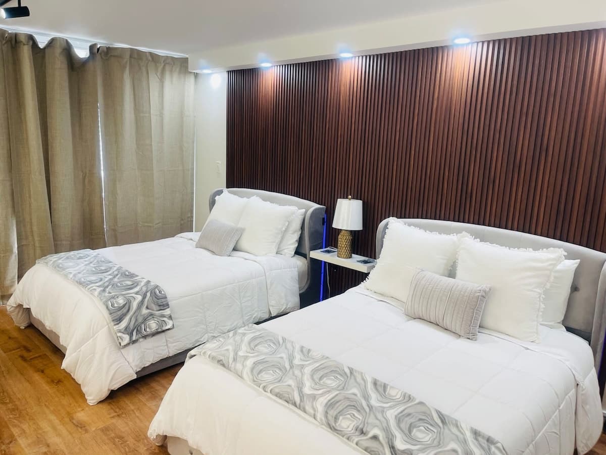 Condo in Honolulu · ★4.86 · Studio · 2 beds · 1 private bath - Photo 4