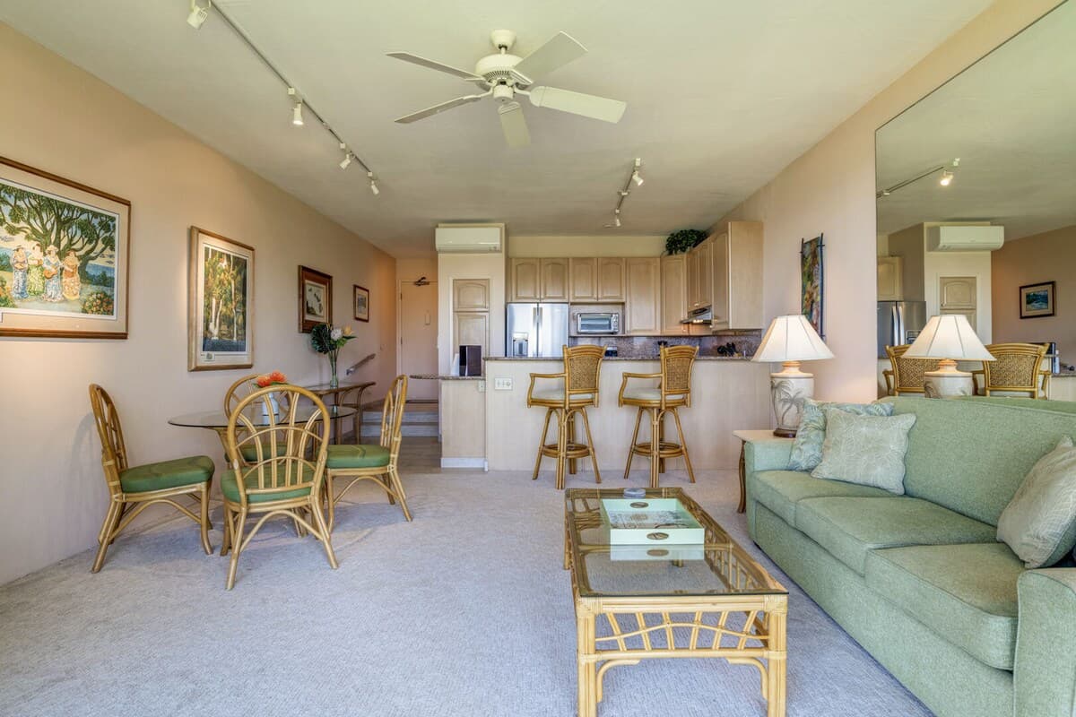 Condo in Lahaina · ★4.72 · 1 bedroom · 2 beds · 1 private bath - Photo 4