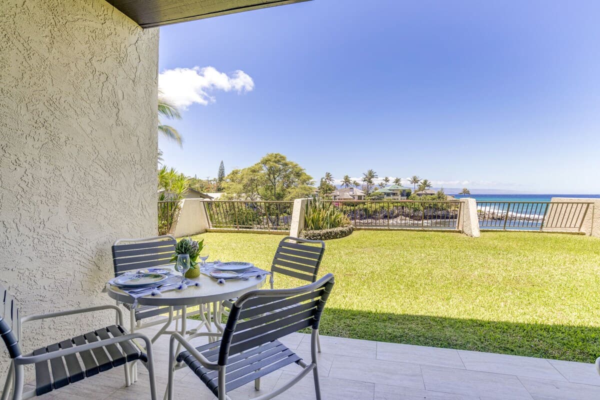 Condo in Lahaina · ★4.72 · 1 bedroom · 2 beds · 1 private bath - Photo 2