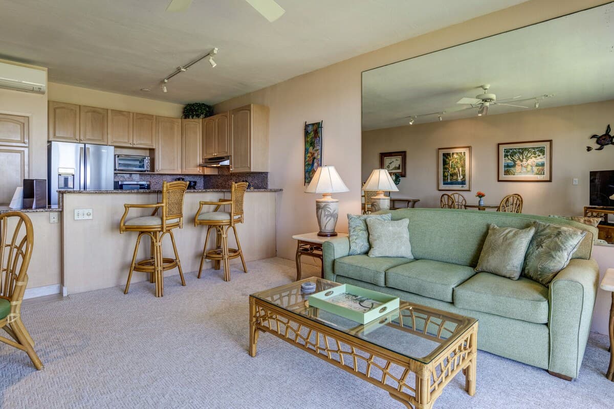 Condo in Lahaina · ★4.72 · 1 bedroom · 2 beds · 1 private bath - Photo 5