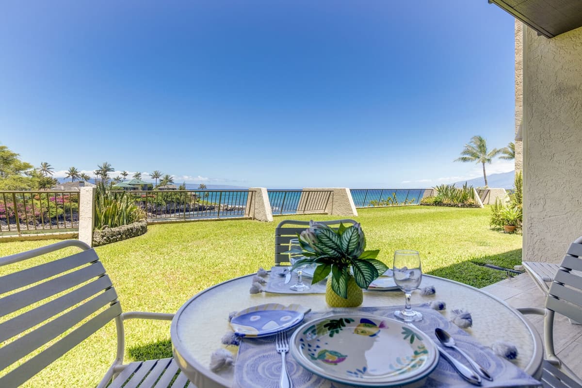Condo in Lahaina · ★4.72 · 1 bedroom · 2 beds · 1 private bath - Photo 1