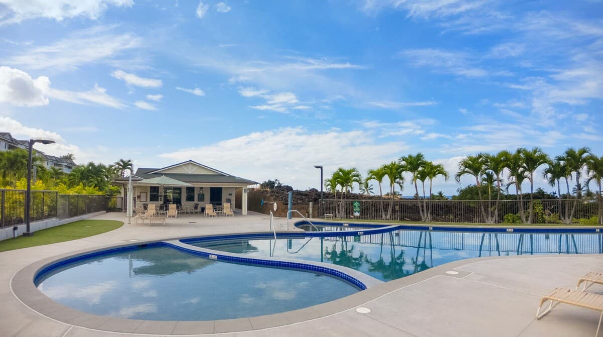 Condo in Kailua-Kona · ★5.0 · 2 bedrooms · 4 beds · 2.5 private baths - Photo 2