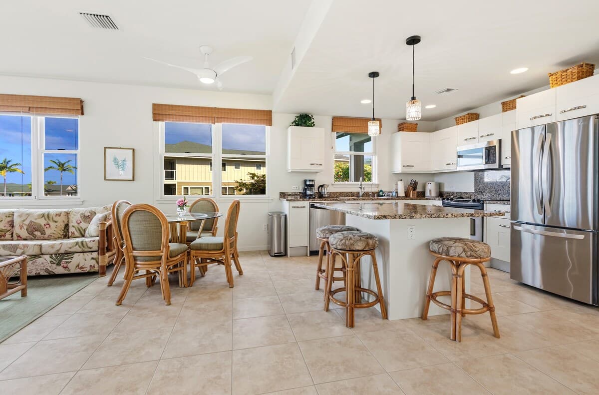 Condo in Kailua-Kona · ★5.0 · 2 bedrooms · 4 beds · 2.5 private baths - Photo 4