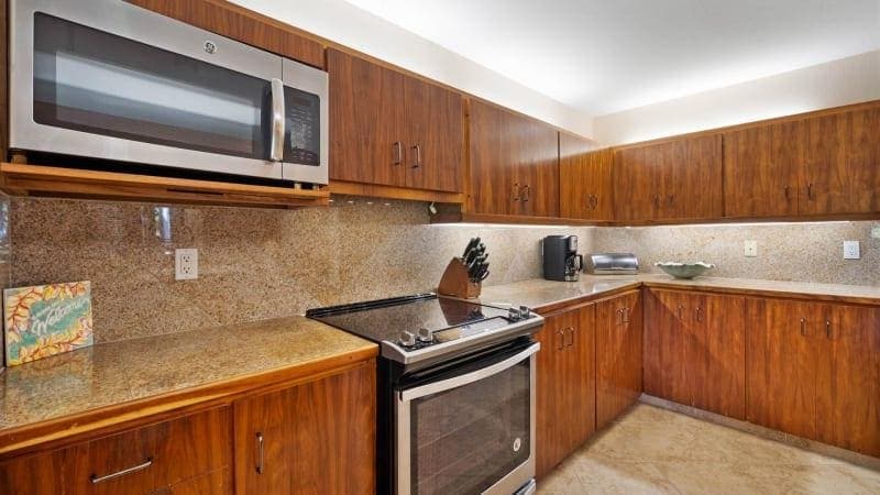 Condo in KAILUA-KONA · ★4.74 · 2 bedrooms · 2 baths - Photo 3