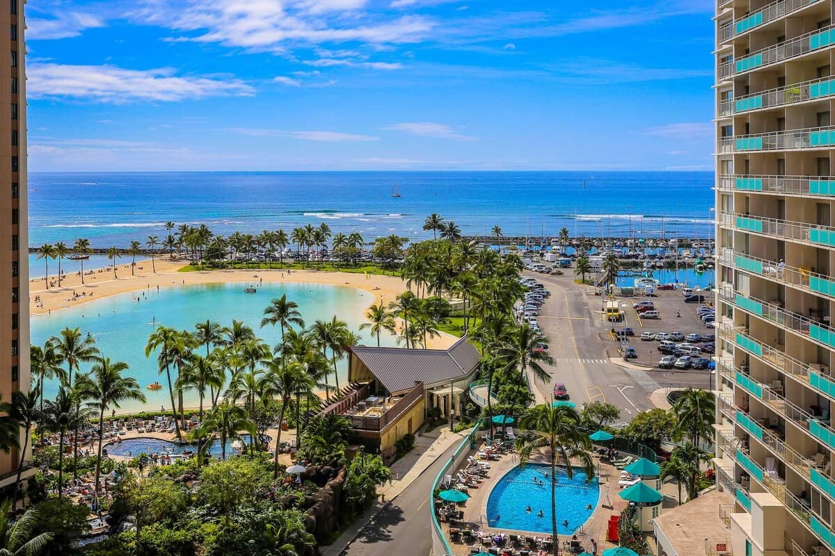 Condo in Waikiki · ★4.54 · 1 bedroom · 2 beds · 1 private bath - Photo 2