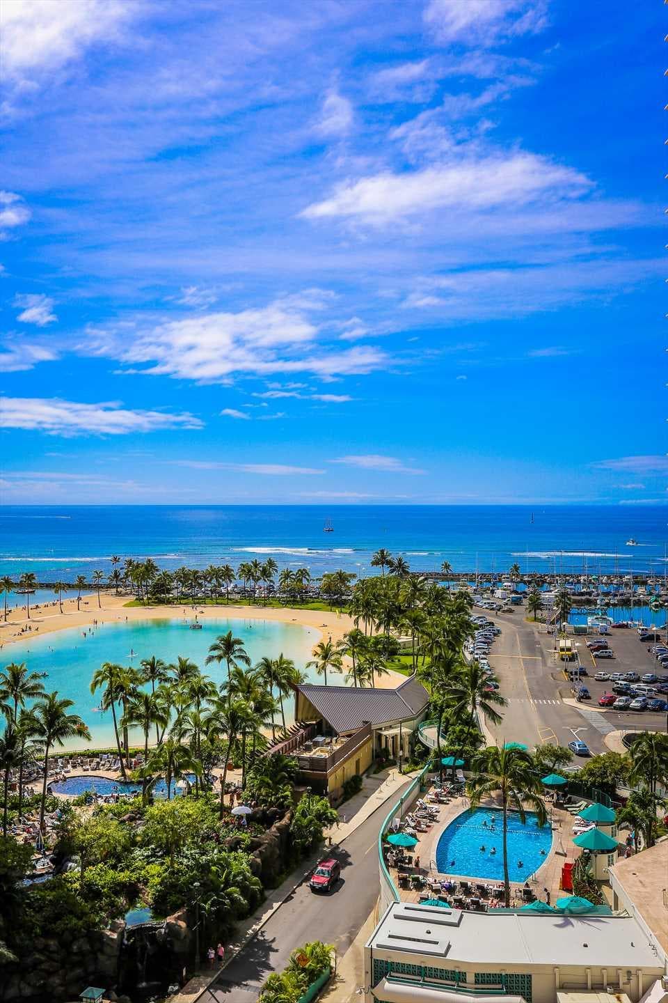 Condo in Waikiki · ★4.54 · 1 bedroom · 2 beds · 1 private bath - Photo 4