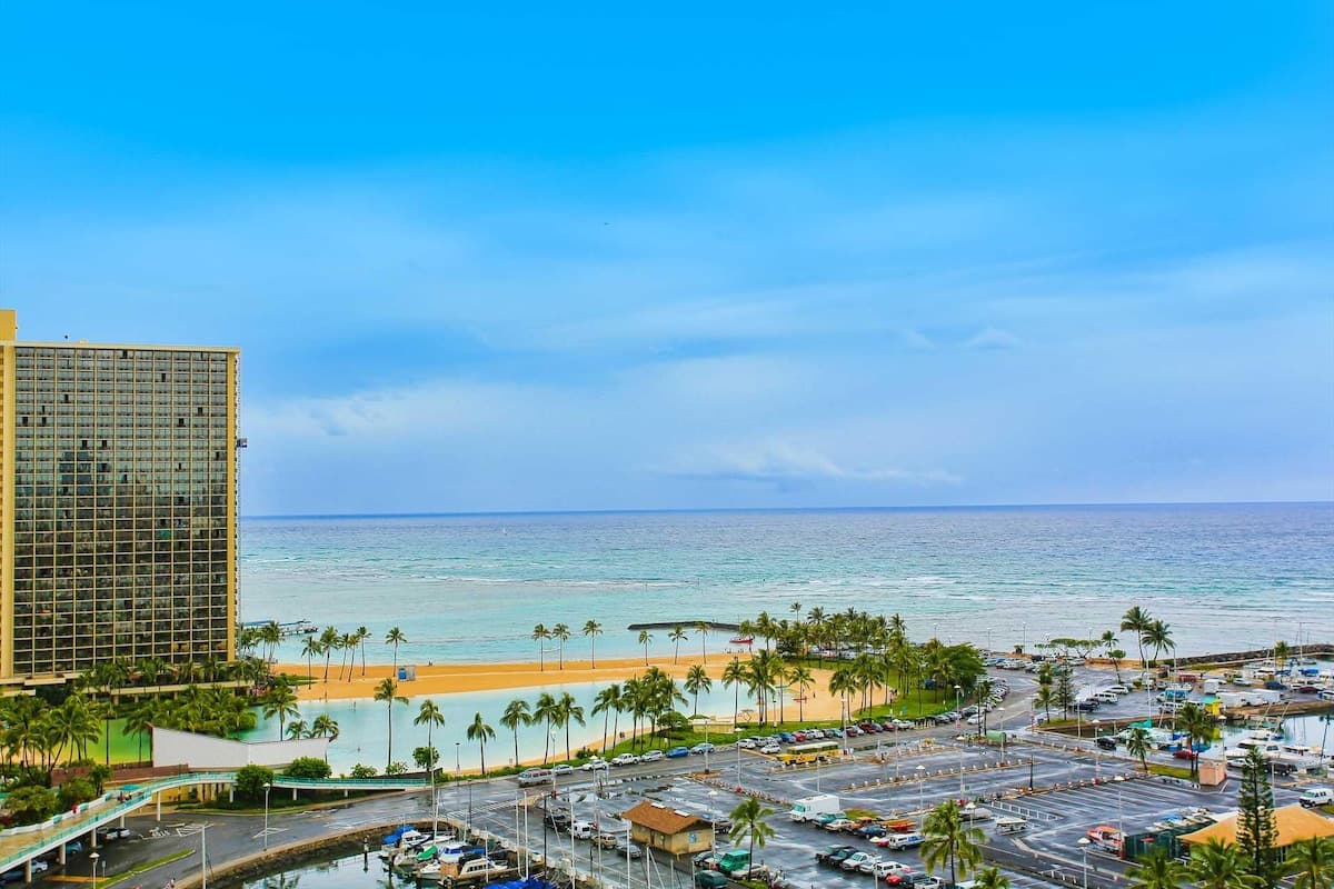 Condo in Waikiki · ★4.63 · 1 bedroom · 2 beds · 1 private bath - Photo 1