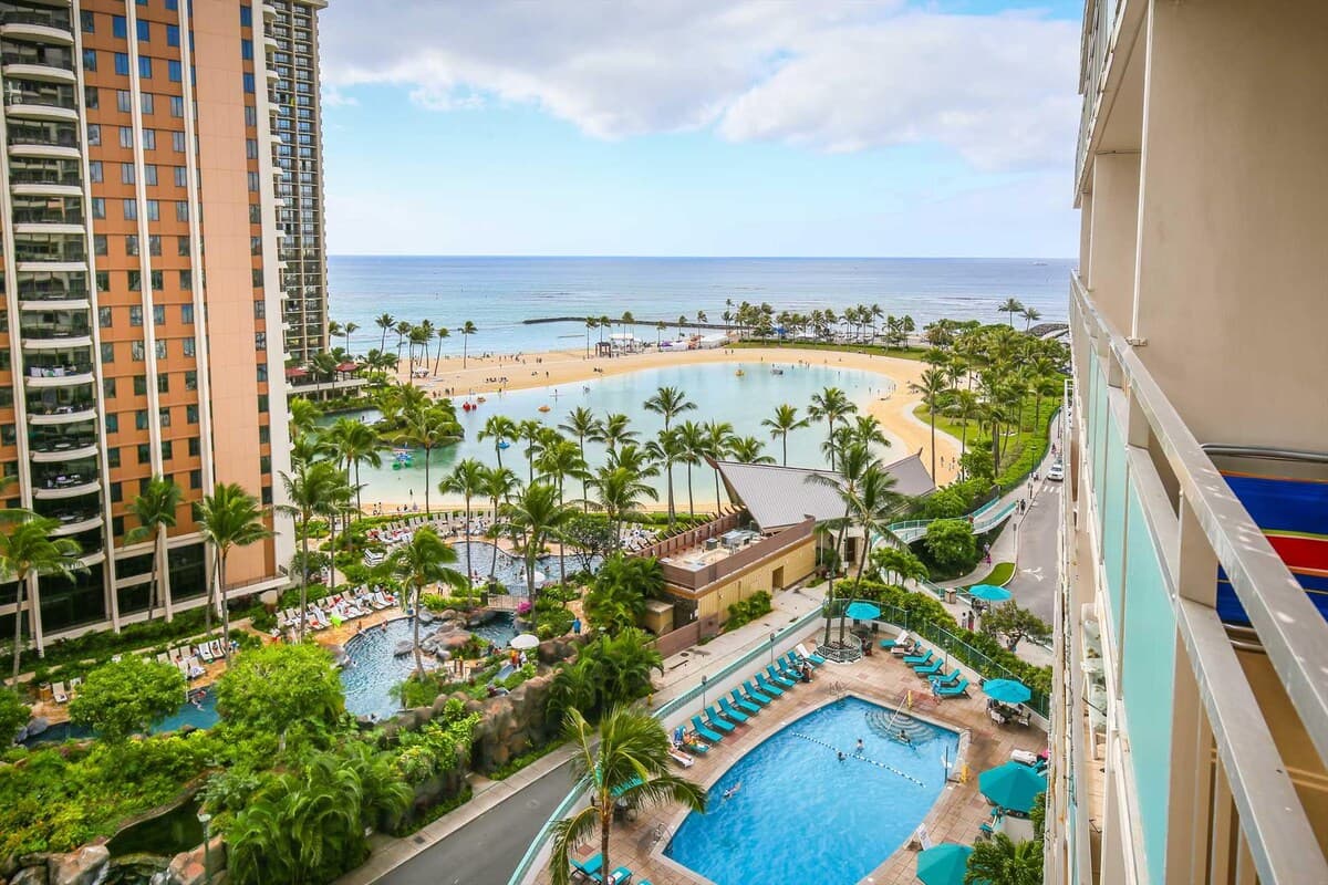Condo in Waikiki · ★4.63 · 1 bedroom · 2 beds · 1 private bath - Photo 4