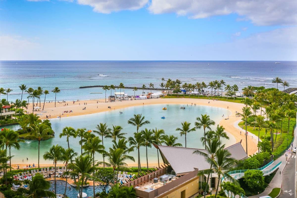 Condo in Waikiki · ★4.63 · 1 bedroom · 2 beds · 1 private bath - Photo 1