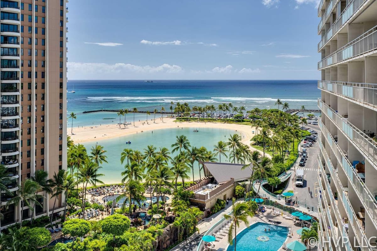 Condo in Honolulu · ★4.58 · 1 bedroom · 2 beds · 1 private bath - Photo 1