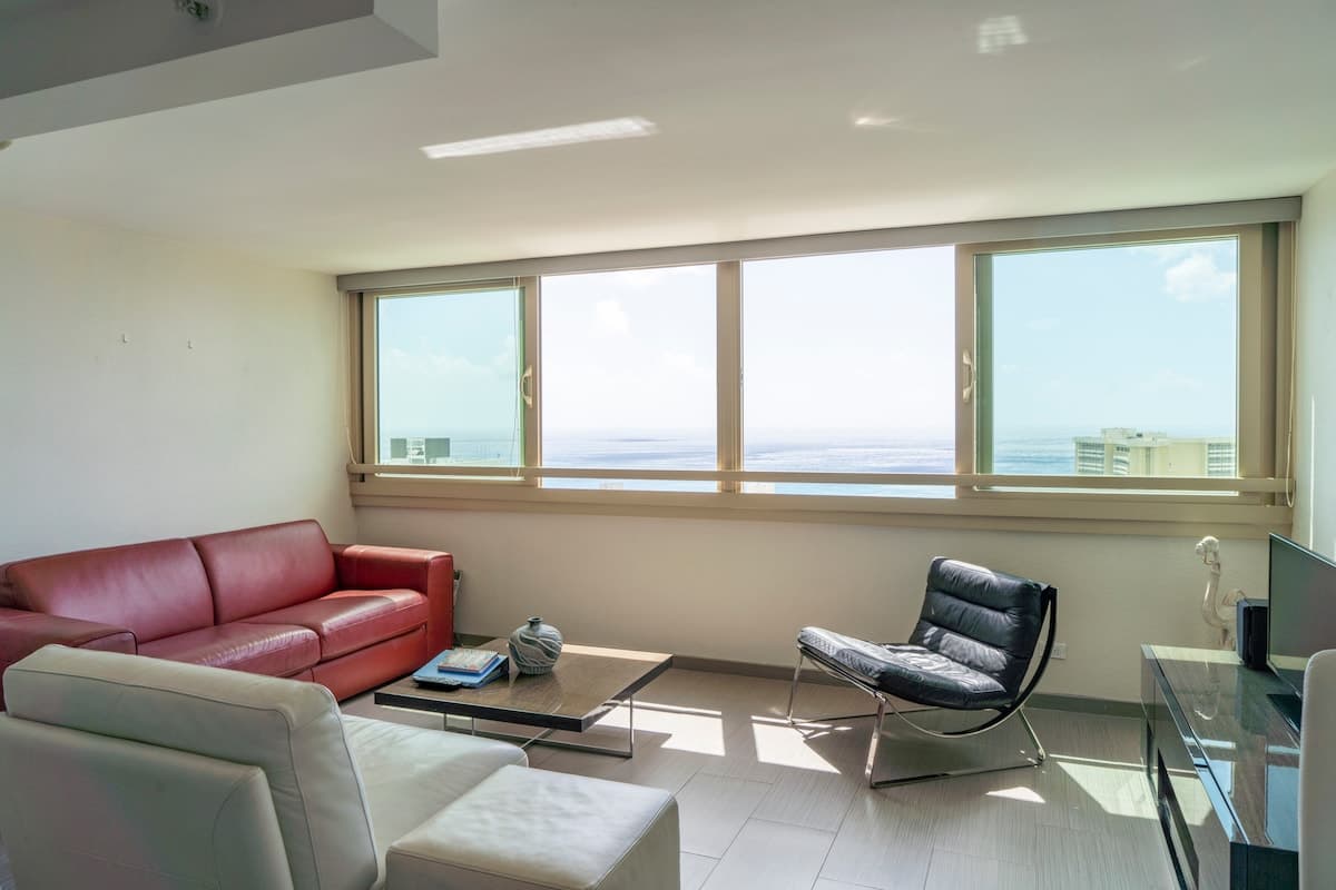 Condo in Honolulu · ★4.5 · 1 bedroom · 2 beds · 1 private bath - Photo 2