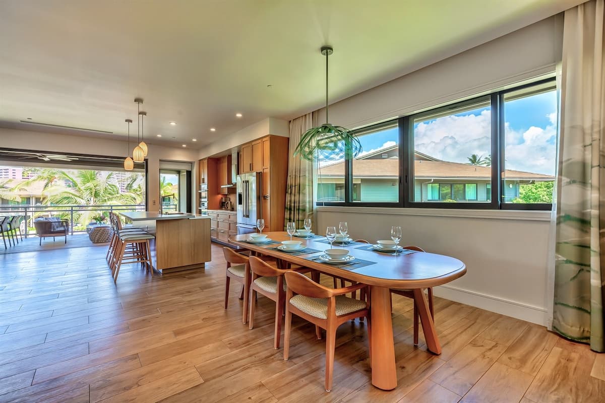 Villa in Lahaina · ★5.0 · 3 bedrooms · 4 beds · 3 baths - Photo 4