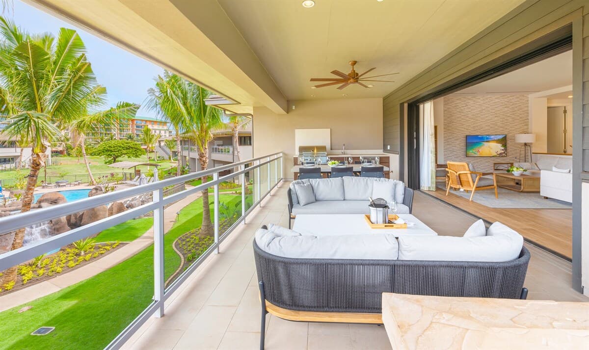 Villa in Lahaina · ★4.8 · 6 bedrooms · 8 beds · 6 private baths - Photo 3