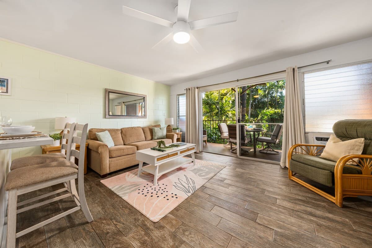Condo in Lahaina · ★4.41 · 1 bedroom · 2 beds · 1 private bath - Photo 3