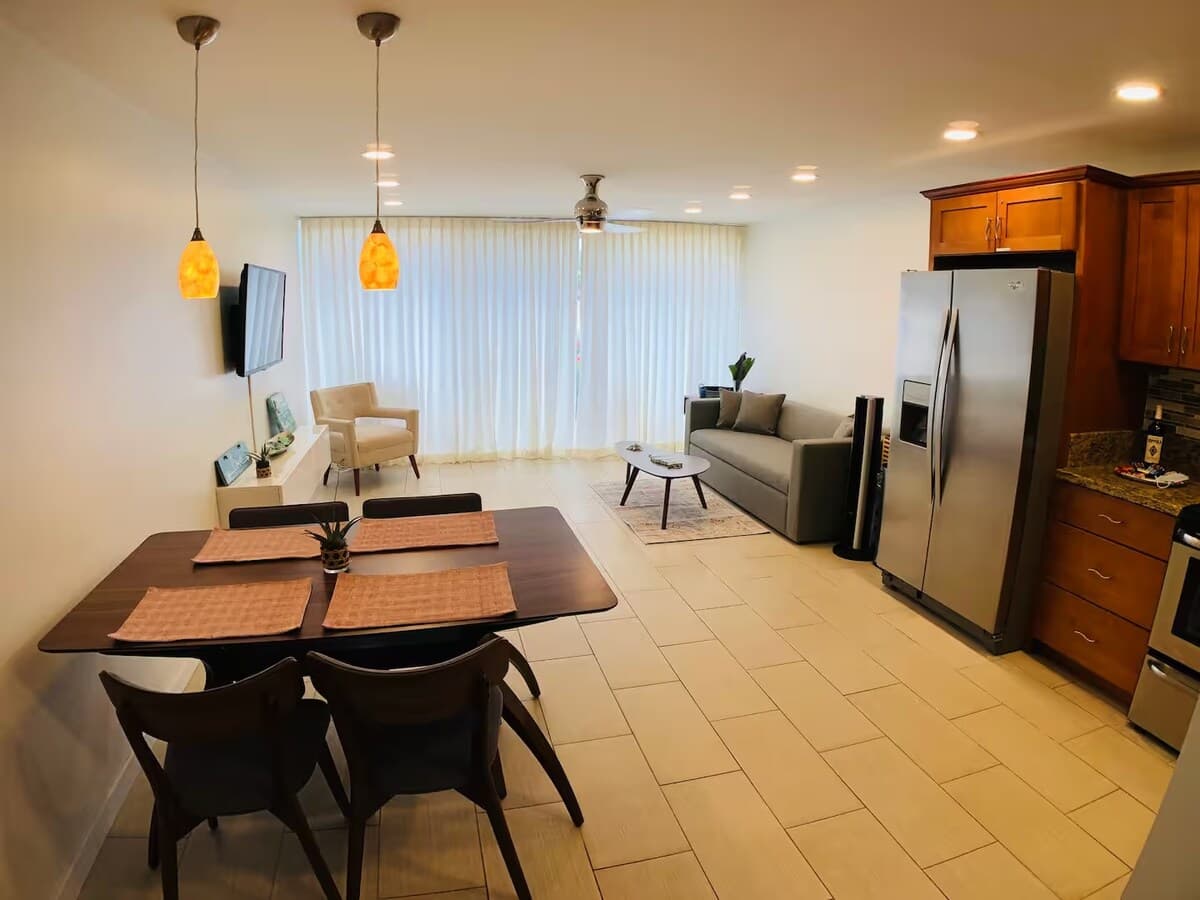 Condo in Lahaina · ★4.83 · 1 bedroom · 2 beds · 1 shared bath - Photo 3