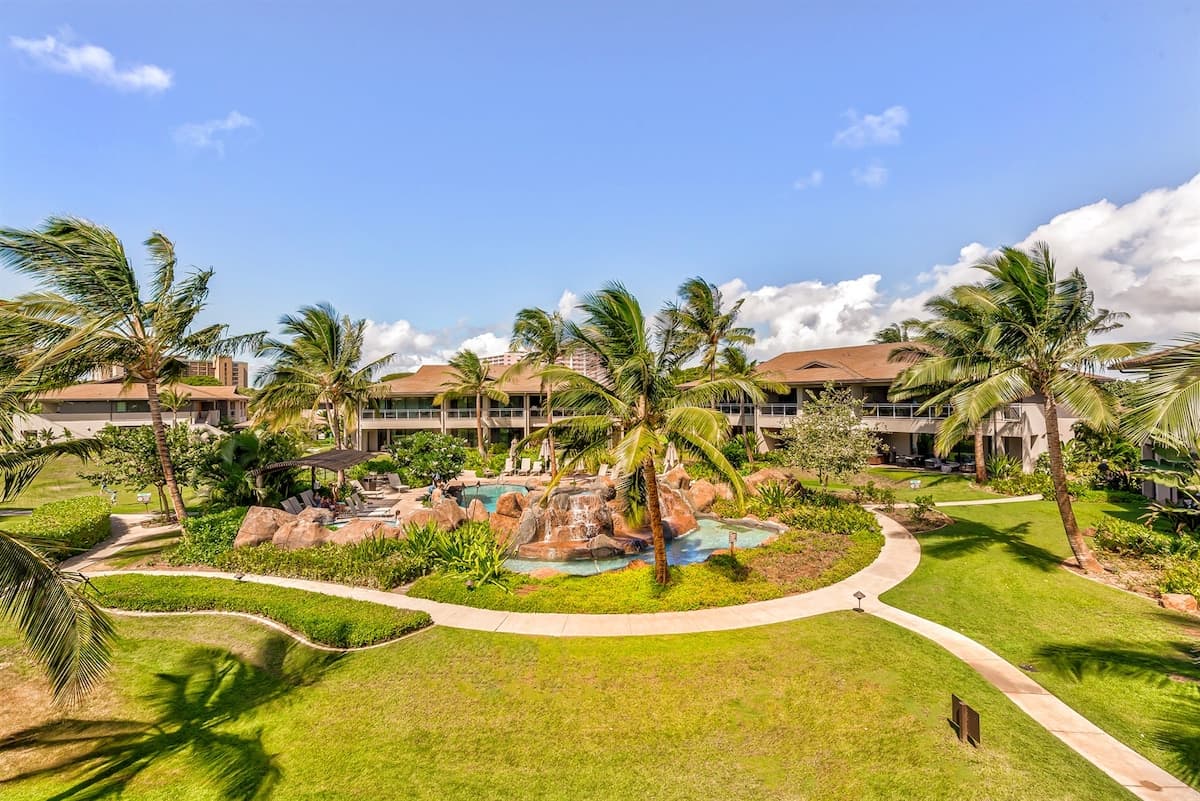 Villa in Lahaina · ★4.6 · 6 bedrooms · 8 beds · 6 private baths - Photo 1