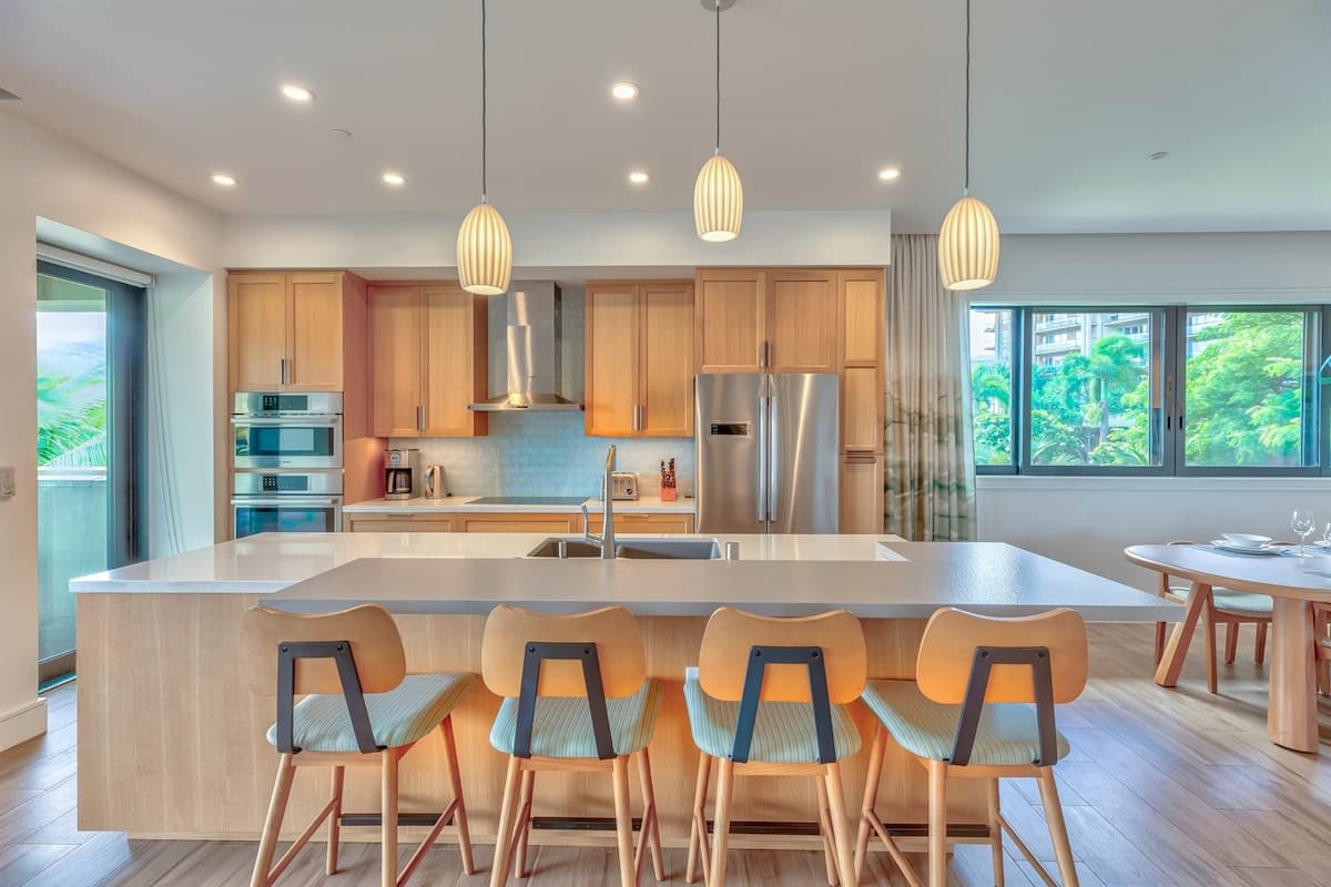 Villa in Lahaina · ★4.6 · 6 bedrooms · 8 beds · 6 private baths - Photo 5
