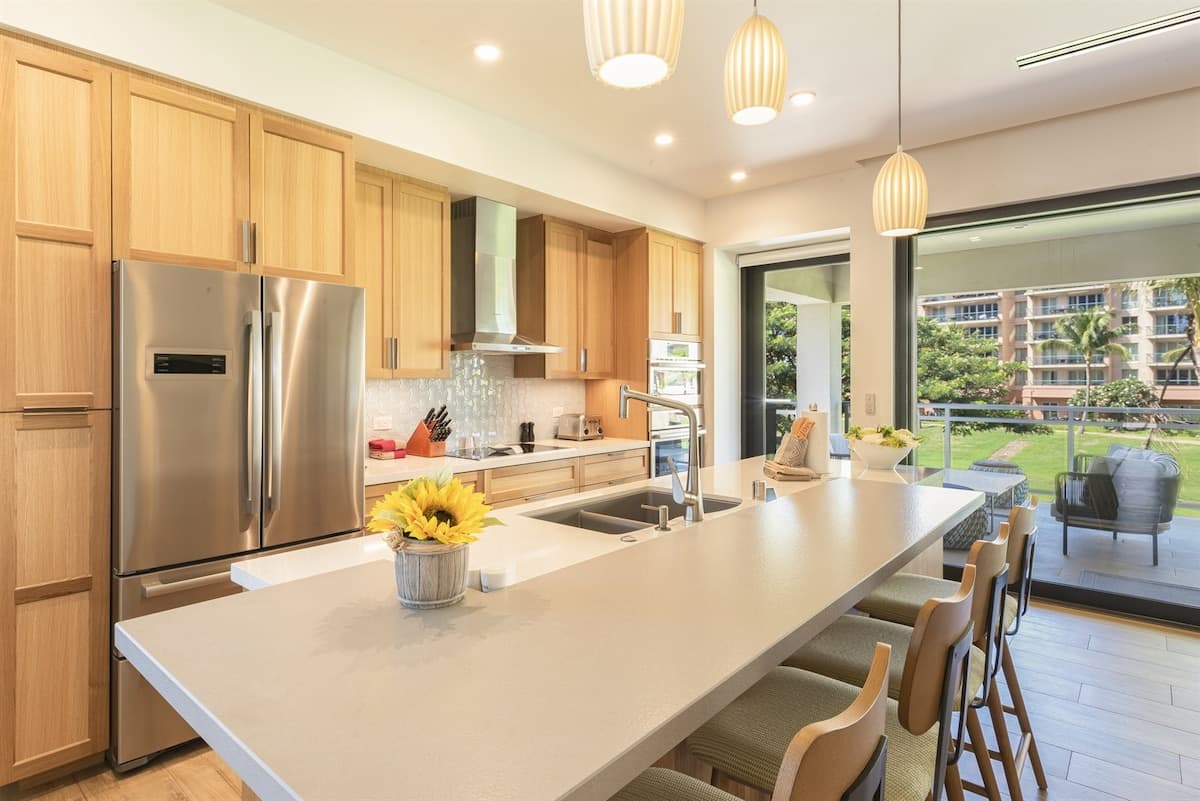 Villa in Lahaina · ★5.0 · 6 bedrooms · 8 beds · 6 private baths - Photo 2