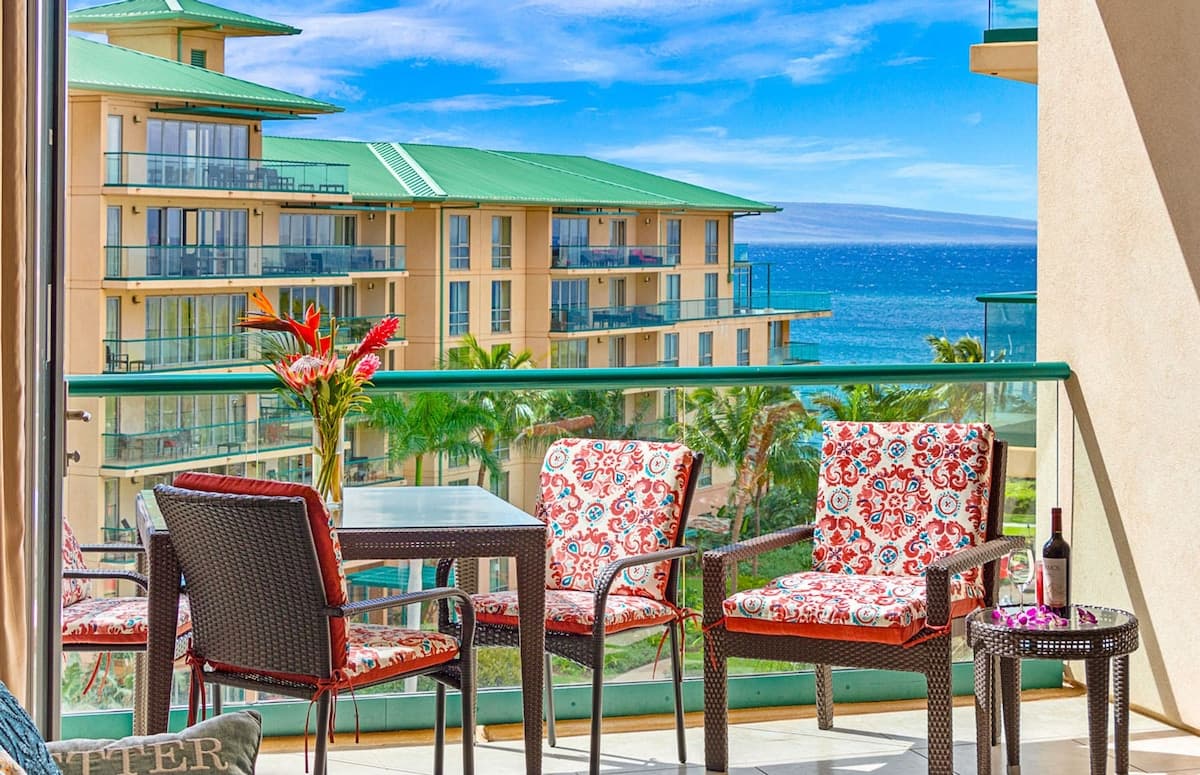 Condo in Lahaina · ★4.89 · Studio · 2 beds · 1 bath - Photo 1