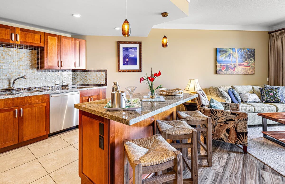 Condo in Lahaina · ★4.89 · Studio · 2 beds · 1 bath - Photo 5