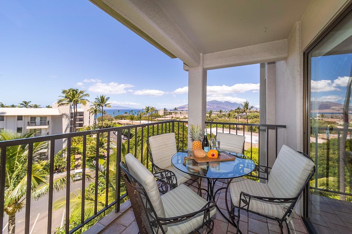 Condo in Kihei · ★4.56 · 2 bedrooms · 4 beds · 2 private baths - Photo 4