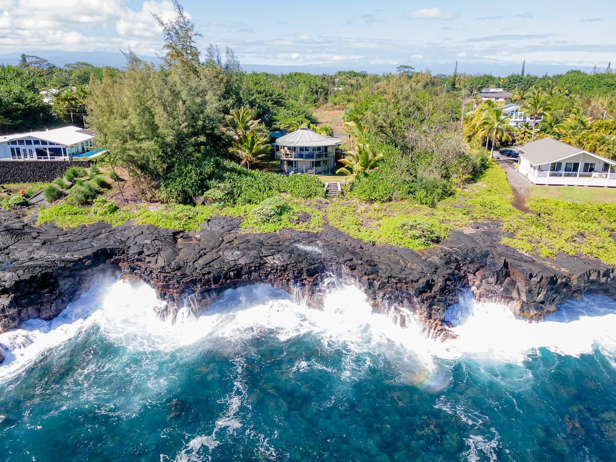 Home in Keaau · ★4.95 · 2 bedrooms · 2 beds · 3 baths - Photo 1