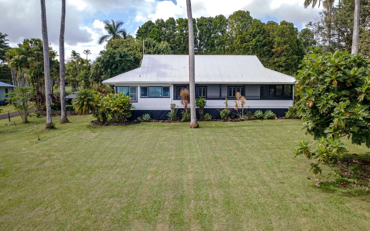 Home in Hilo · ★4.83 · 4 bedrooms · 5 beds · 2 private baths - Photo 2