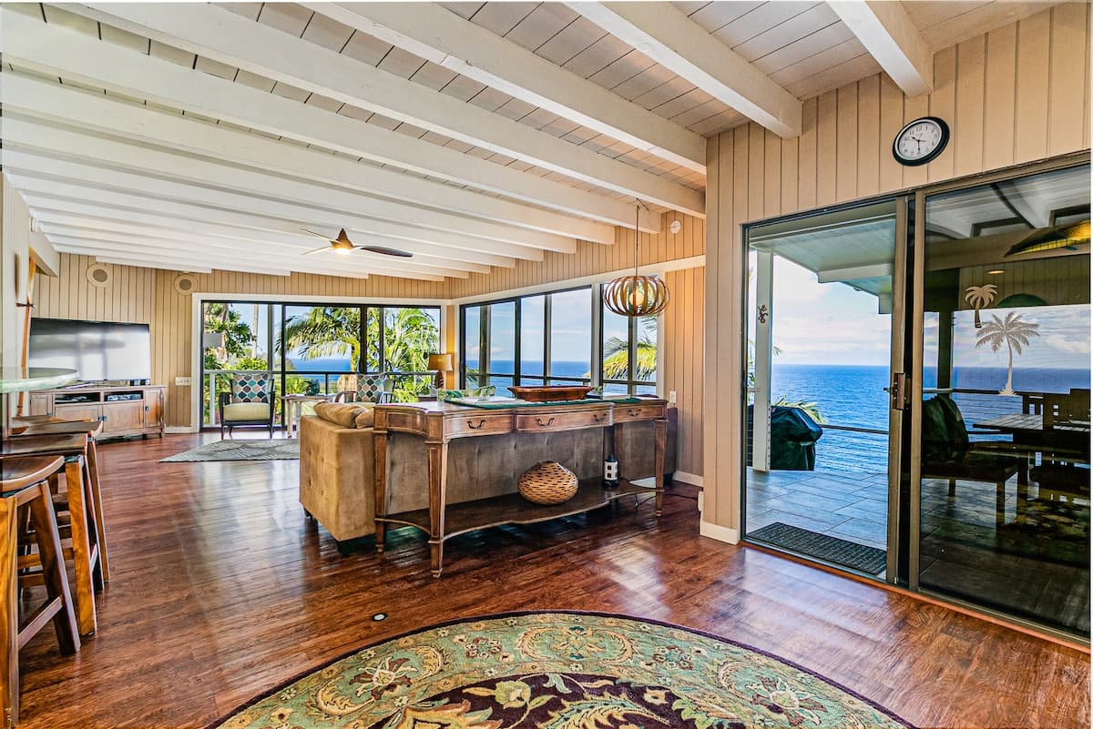 Home in Laupahoehoe · ★4.94 · 3 bedrooms · 3 beds · 3 baths - Photo 4