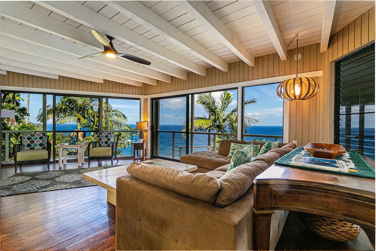 Home in Laupahoehoe · ★4.94 · 3 bedrooms · 3 beds · 3 baths - Photo 5