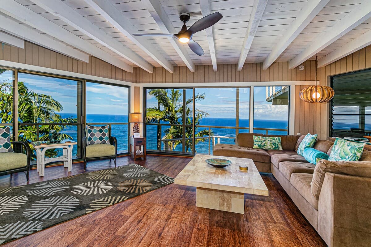 Home in Laupahoehoe · ★4.94 · 3 bedrooms · 3 beds · 3 baths - Photo 3