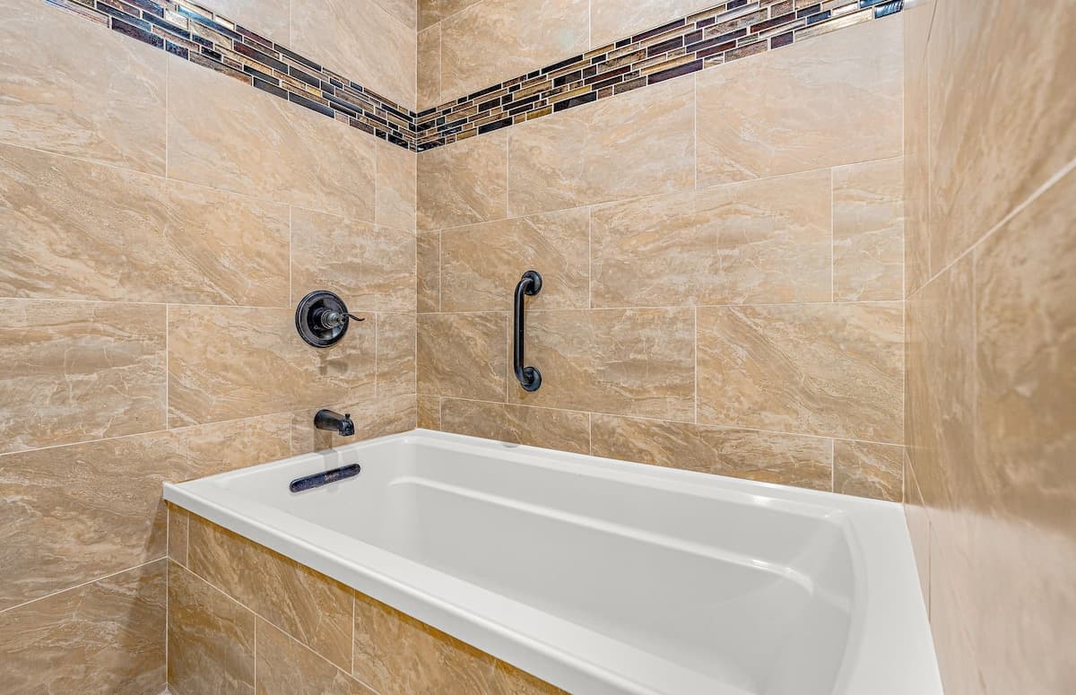 Condo in Lahaina · ★4.86 · 3 bedrooms · 5 beds · 2 baths - Photo 4