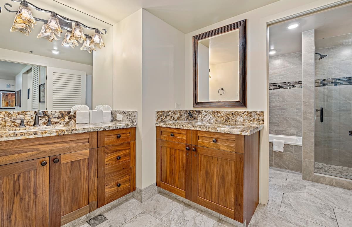 Condo in Lahaina · ★4.86 · 3 bedrooms · 5 beds · 2 baths - Photo 2