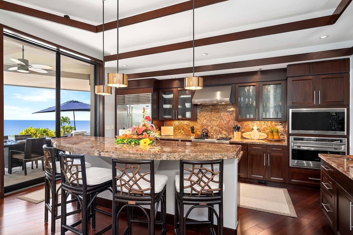 Home in Kailua-Kona · ★4.94 · 3 bedrooms · 3 beds · 3.5 baths - Photo 3