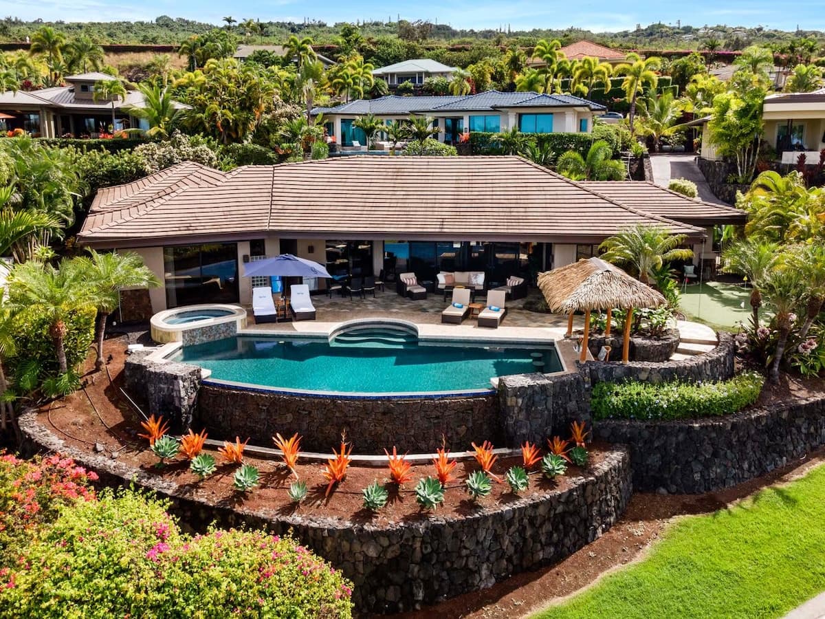 Home in Kailua-Kona · ★4.94 · 3 bedrooms · 3 beds · 3.5 baths - Photo 4