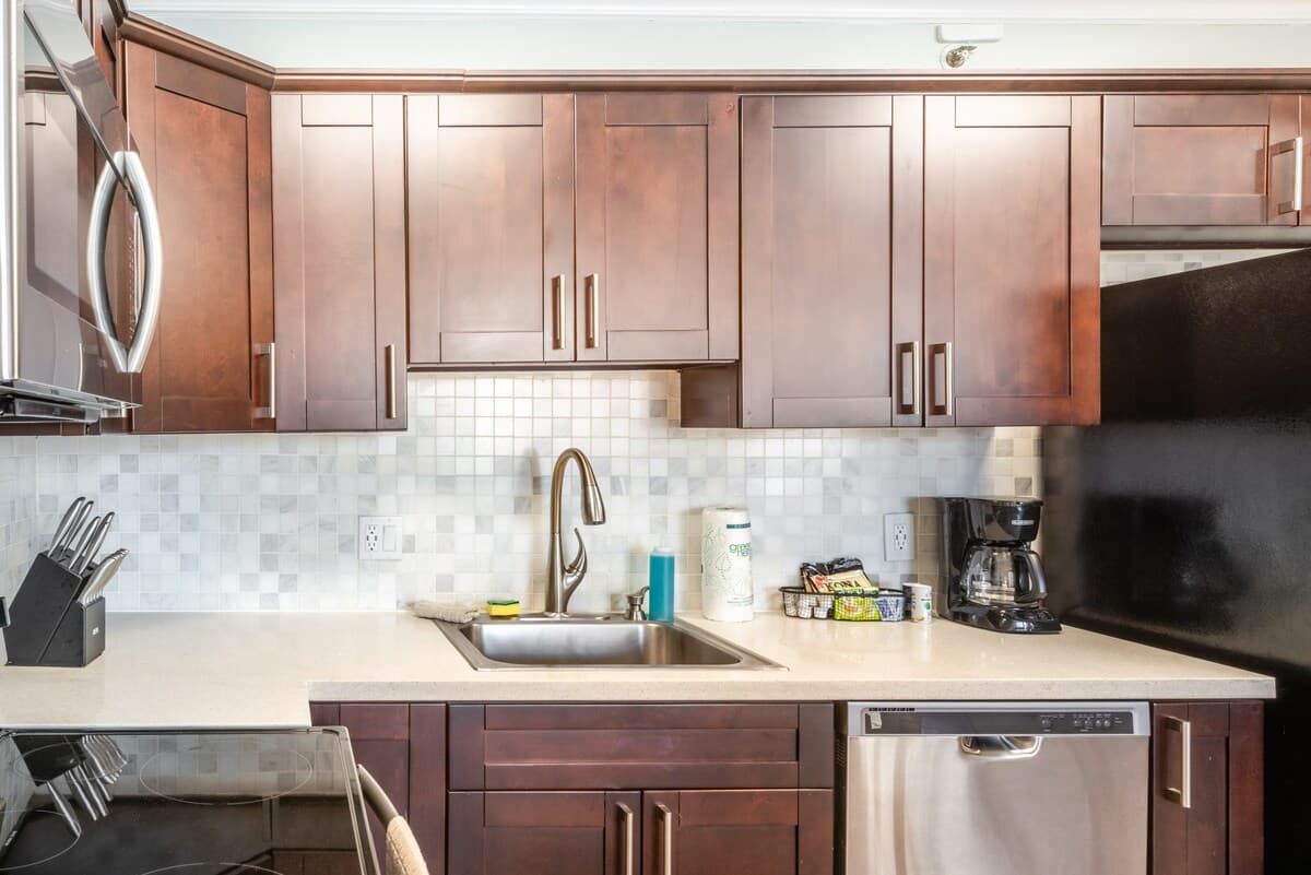 Condo in Honolulu · ★4.39 · 1 bedroom · 3 beds · 1 private bath - Photo 3