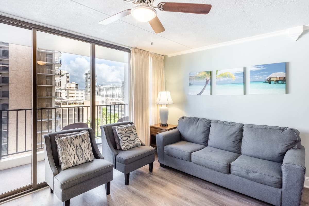 Condo in Honolulu · ★4.39 · 1 bedroom · 3 beds · 1 private bath - Photo 1