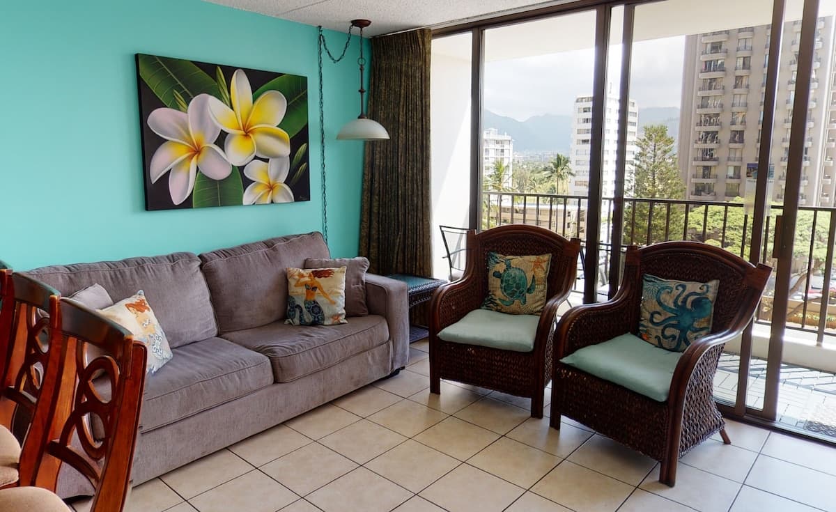 Condo in Honolulu · ★4.2 · 1 bedroom · 3 beds · 1 private bath - Photo 1