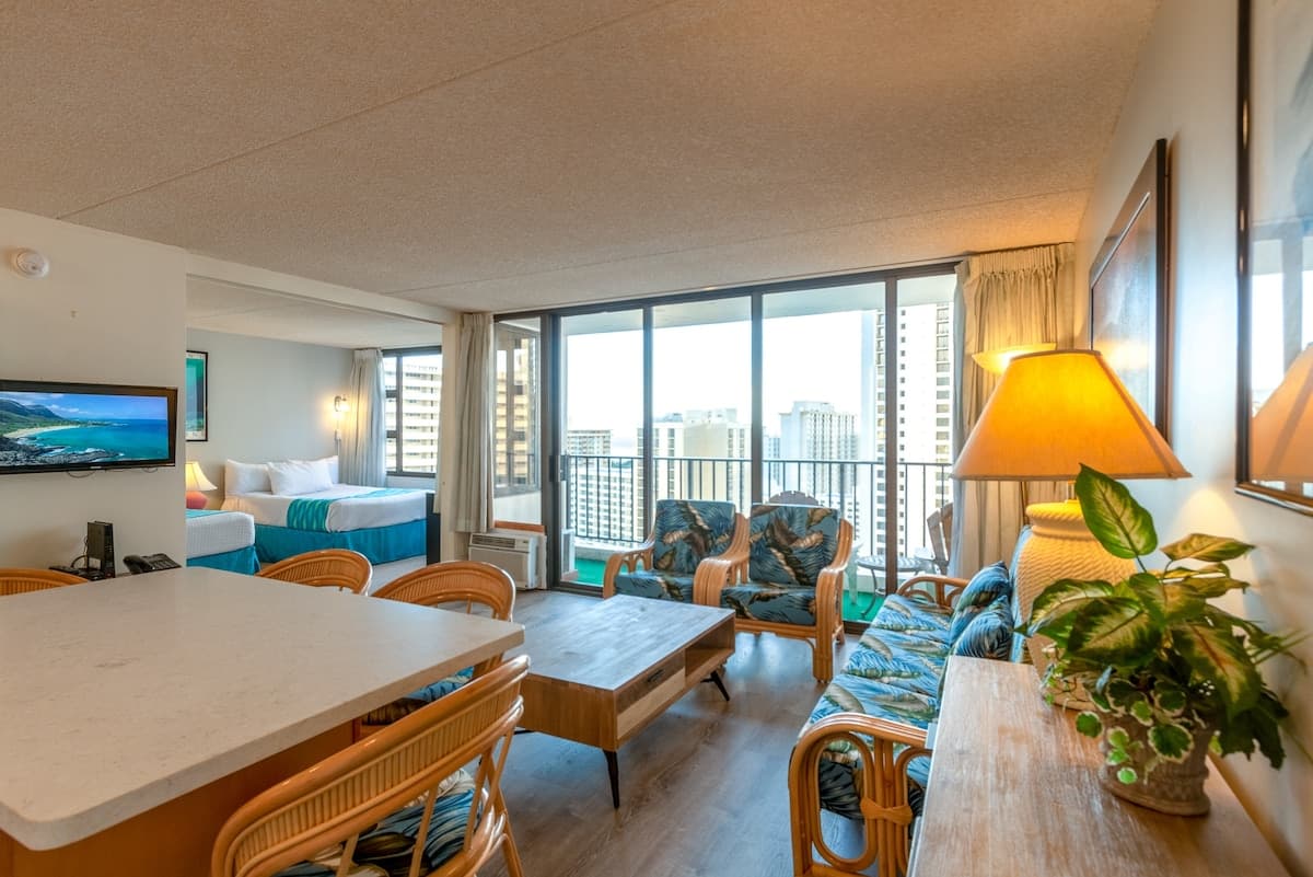 Condo in Honolulu · ★4.43 · 1 bedroom · 3 beds · 1 private bath - Photo 1