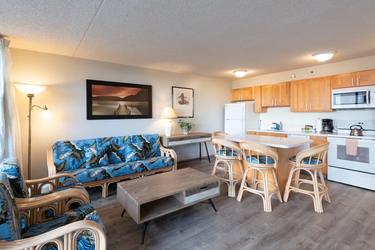 Condo in Honolulu · ★4.43 · 1 bedroom · 3 beds · 1 private bath - Photo 3
