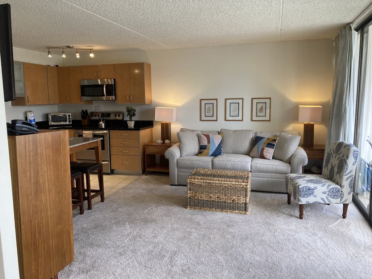 Condo in Honolulu · ★4.47 · 1 bedroom · 3 beds · 1 private bath - Photo 1