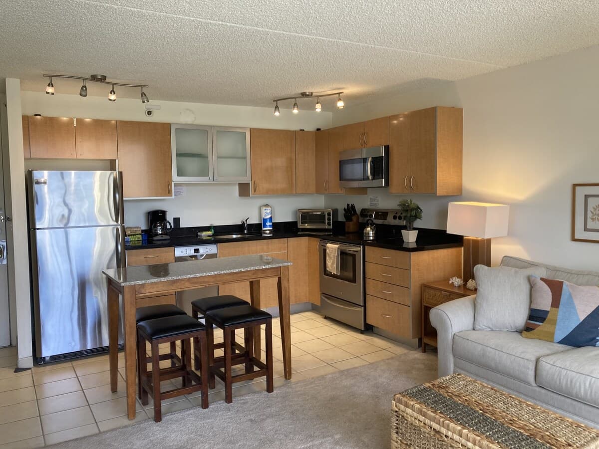 Condo in Honolulu · ★4.47 · 1 bedroom · 3 beds · 1 private bath - Photo 2