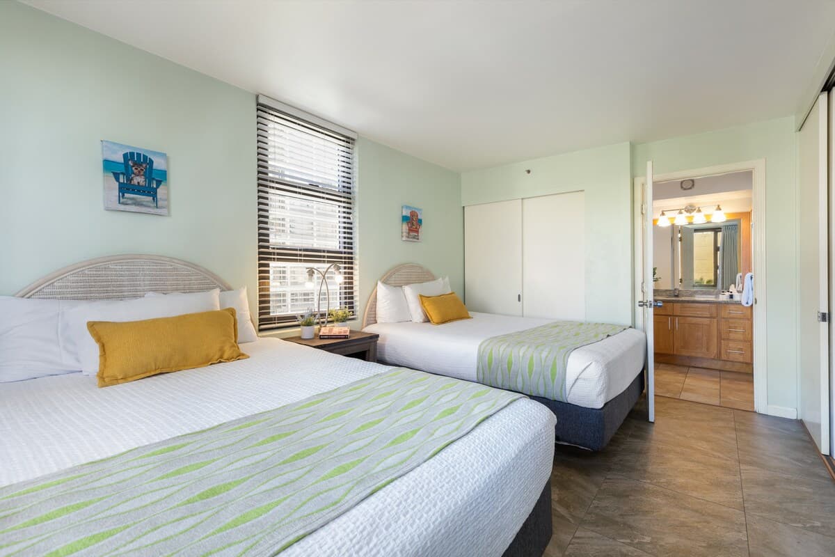 Condo in Honolulu · ★4.35 · 1 bedroom · 4 beds · 1 private bath - Photo 3