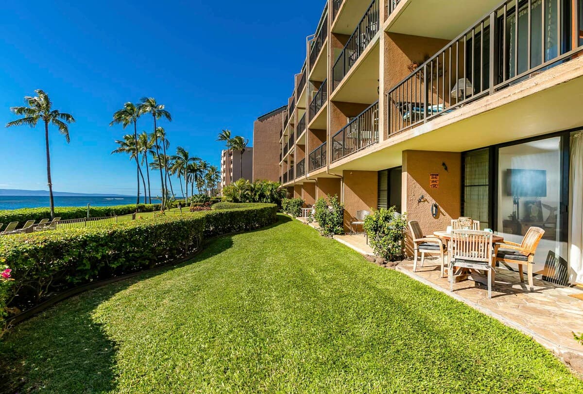 Condo in Wailuku · ★4.82 · 1 bedroom · 2 beds · 1 shared bath - Photo 5
