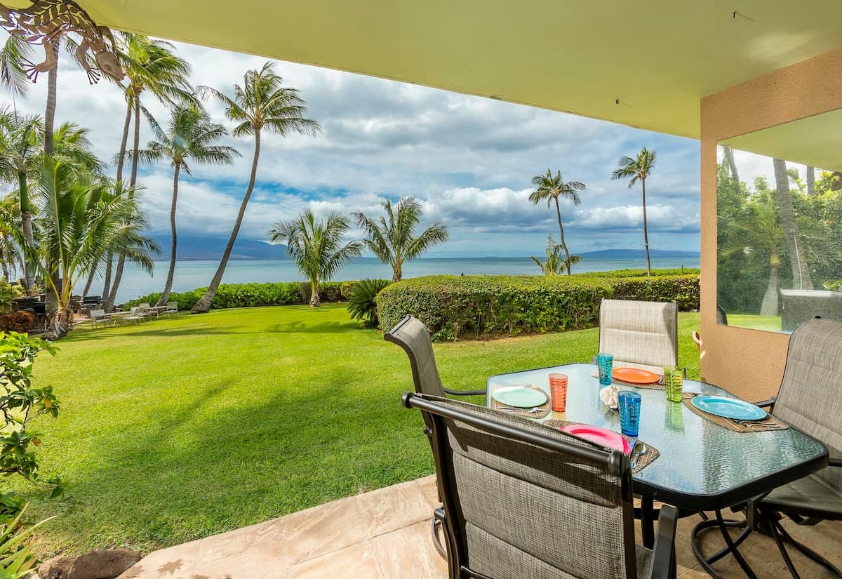 Condo in Wailuku · ★4.82 · 1 bedroom · 2 beds · 1 shared bath - Photo 1