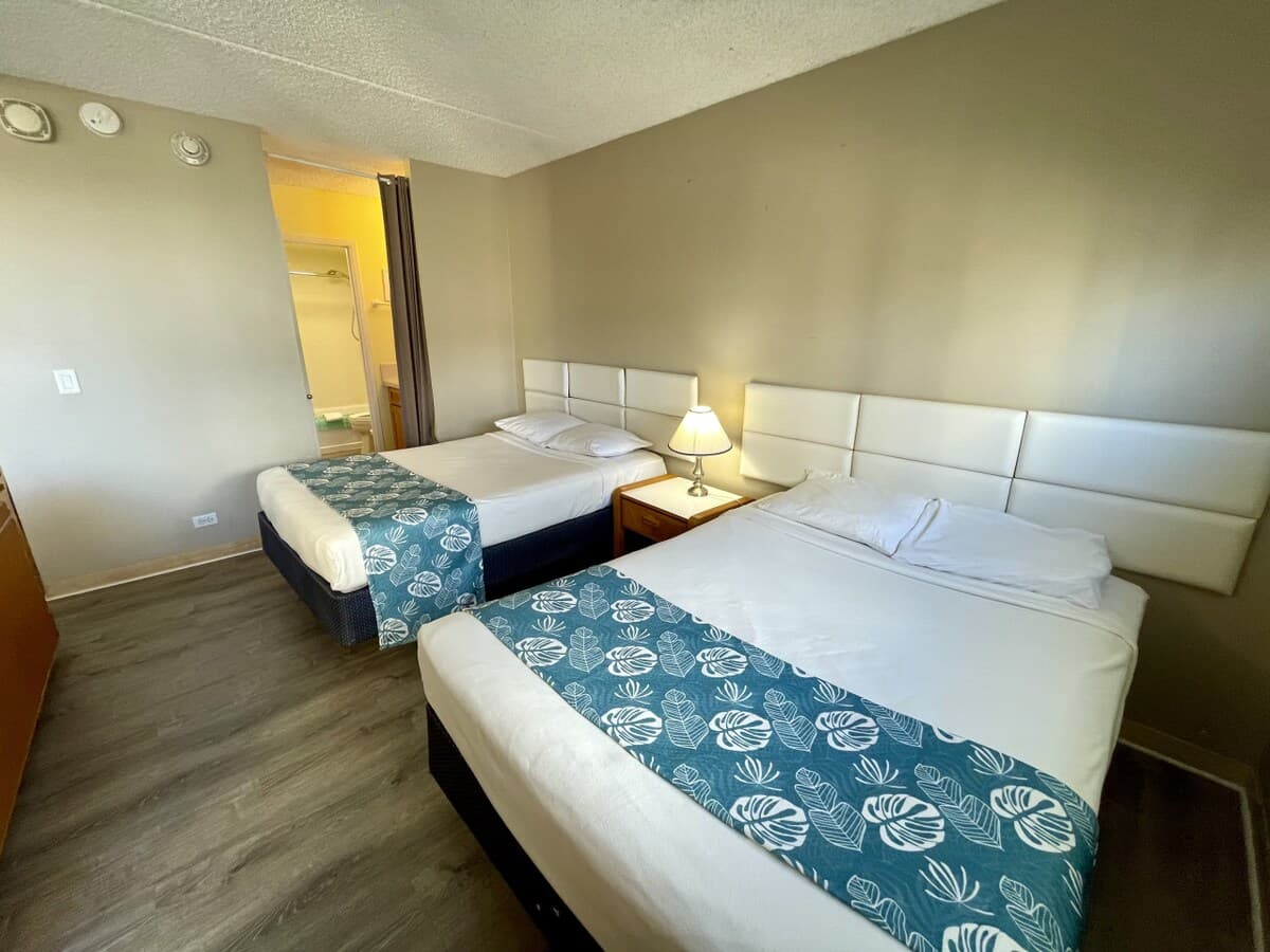 Condo in Honolulu · ★4.33 · 1 bedroom · 3 beds · 1 private bath - Photo 5